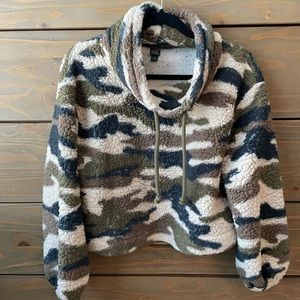 Wild Fable Cropped Camo Sherpa